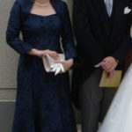 結婚式でネイビーの正礼装の母
