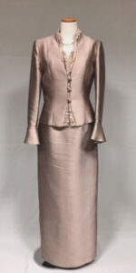 上質なシルクシャンタンドレス